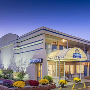 Days Inn & Suites By Wyndham Dayton North
